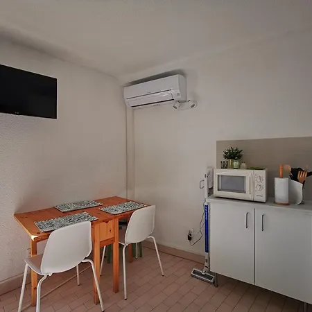 Pratique 4 Pers., Bord De Au Lavandou, Avec Parking Et Climatisation - Fr-1-803-89 * Le Lavandou