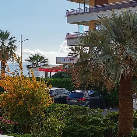 4 Personnes En Bord De Au Lavandou Avec Parking - Fr-1-803-89 Apartment *